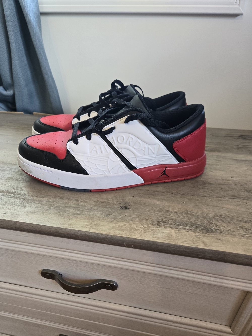 Jordan Mens' Low-Top Sneakers in Red/Black/White